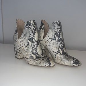 Steve Madden Booties Snake Skin Size 9